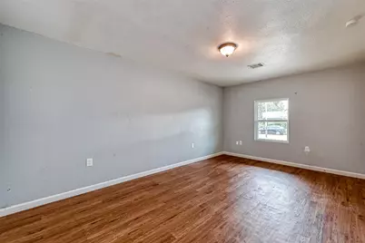 5834 Hirondel Street, Houston, TX 77033 - Photo 11