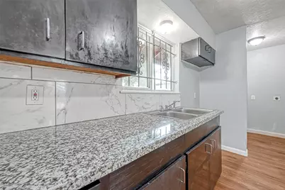 5834 Hirondel Street, Houston, TX 77033 - Photo 7