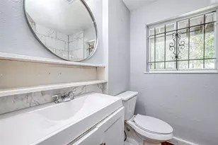 5834 Hirondel St, Houston, TX 77033 - Photo 9