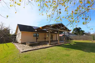 218 Hickory St, Sweeny, TX 77480 - Photo 13