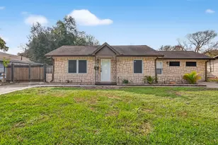 425 20th Ave N, Texas City, TX 77590 - Photo 1