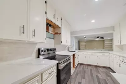 425 20th Avenue N, Texas City, TX 77590 - Photo 17