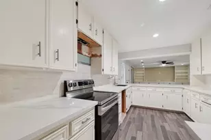 425 20th Ave N, Texas City, TX 77590 - Photo 17