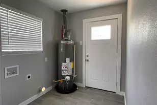 1701 40th St, Galveston, TX 77550 - Photo 17