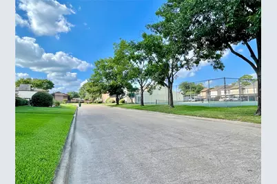 7840 Bateman Lane, Houston, TX 77088 - Photo 17