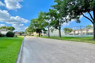 7840 Bateman Ln, Houston, TX 77088 - Photo 17