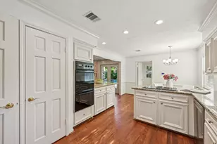 11003 Overbrook Ln, Houston, TX 77042 - Photo 9