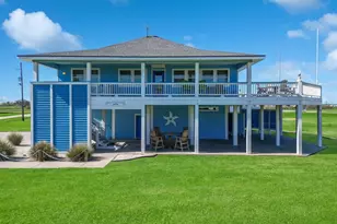 808 Pinata Dr, Crystal Beach, TX 77650 - Photo 3