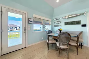 808 Pinata Dr, Crystal Beach, TX 77650 - Photo 15