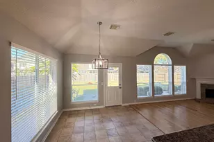 7411 Maple Run Dr, Sugar Land, TX 77479 - Photo 9