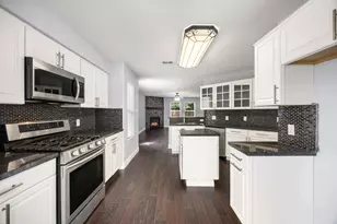 9921 Kingfisher Dr, Conroe, TX 77385 - Photo 11