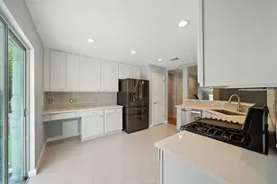 13600 Breton Ridge St, Houston, TX 77070 - Photo 9