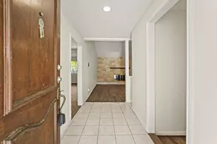 1426 Ashwood Dr, Sugar Land, TX 77498 - Photo 3