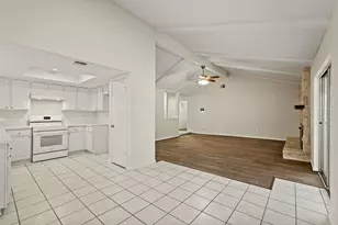 1426 Ashwood Dr, Sugar Land, TX 77498 - Photo 9