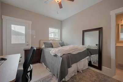 2604 Bevis Street #E, Houston, TX 77008 - Photo 9