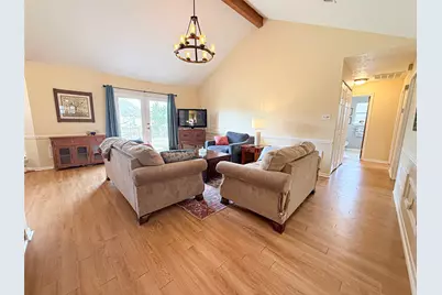 419 Narcissus Street, Lake Jackson, TX 77566 - Photo 3