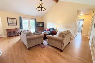 419 Narcissus St, Lake Jackson, TX 77566 - Photo 3