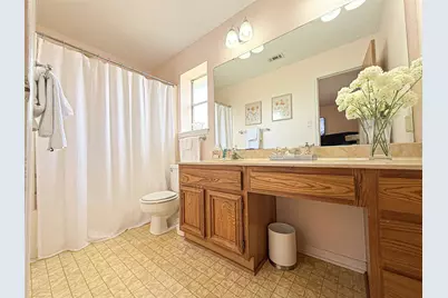 419 Narcissus Street, Lake Jackson, TX 77566 - Photo 9