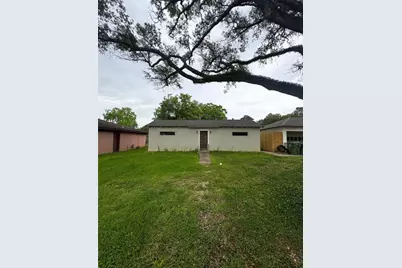 101 West St, Liberty, TX 77575 - Photo 1