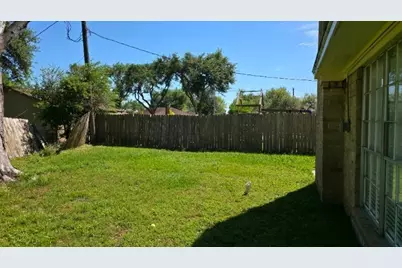3223 Cedarmont Drive, La Porte, TX 77571 - Photo 17