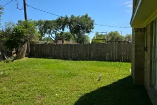 3223 Cedarmont Dr, La Porte, TX 77571 - Photo 17