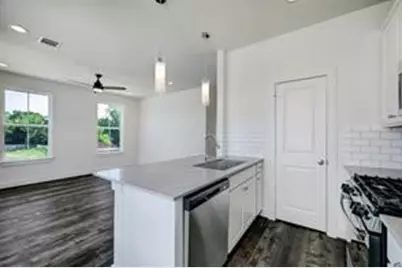 5206 Burress Springs Lane, Houston, TX 77022 - Photo 9