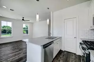5206 Burress Springs Ln, Houston, TX 77022 - Photo 9