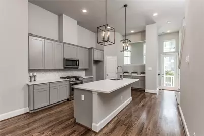 605 W 24th Street, Houston, TX 77008 - Photo 1