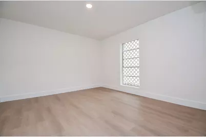 7528 Chevy Chase Drive, Houston, TX 77063 - Photo 29