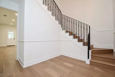 7528 Chevy Chase Drive, Houston, TX 77063 - Photo 9