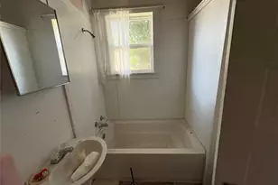 209 W Houston St, Dayton, TX 77535 - Photo 13