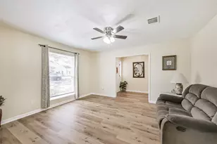 2011 N Palm Ct, Pasadena, TX 77502 - Photo 5