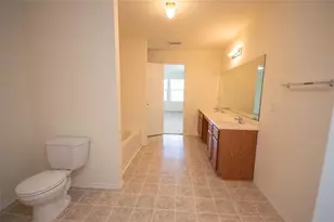 310 Falling Pine Dr, Conroe, TX 77304 - Photo 11