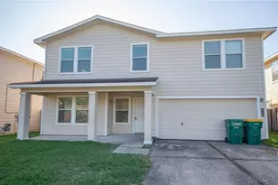 310 Falling Pine Dr, Conroe, TX 77304 - Photo 1