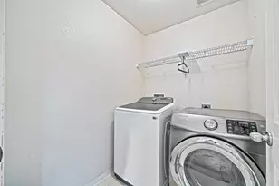 16326 Virginia Grace Dr, Sugar Land, TX 77498 - Photo 17