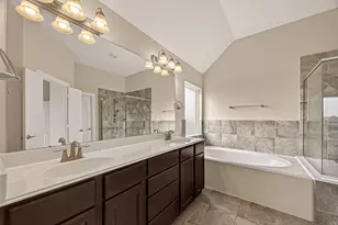 11602 Kings Point Blvd, Dayton, TX 77535 - Photo 11