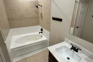 290 Wilcrest Dr, Houston, TX 77042 - Photo 17