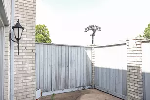 290 Wilcrest Dr, Houston, TX 77042 - Photo 5
