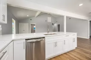 901 Bonita St, Bayou Vista, TX 77563 - Photo 11