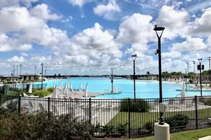 2821 Golden Isle Dr, La Marque, TX 77568 - Photo 13