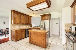 203 Washington Ave, Clute, TX 77531 - Photo 19