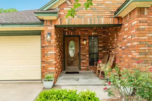 203 Washington Ave, Clute, TX 77531 - Photo 11
