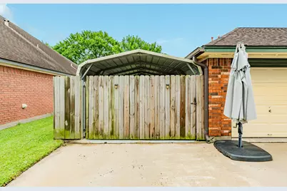 203 Washington Avenue, Clute, TX 77531 - Photo 9