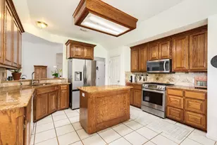 203 Washington Ave, Clute, TX 77531 - Photo 5