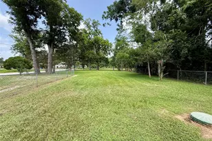 102 Western Way, Angleton, TX 77515 - Photo 33