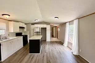 102 Western Way, Angleton, TX 77515 - Photo 5