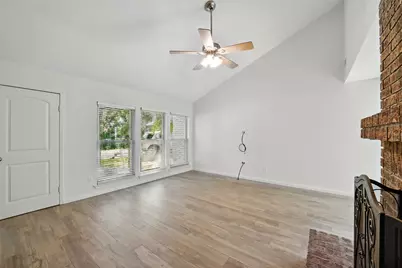 19 Still Glen Court, The Woodlands, TX 77381 - Photo 5