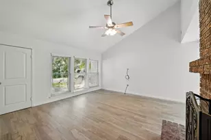 19 Still Glen Ct, The Woodlands, TX 77381 - Photo 5