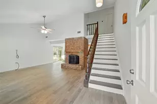 19 Still Glen Ct, The Woodlands, TX 77381 - Photo 3