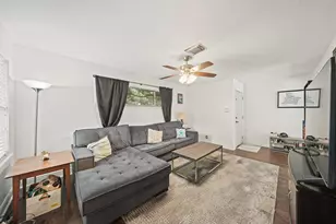 2017 Isla Dr, Pearland, TX 77581 - Photo 5